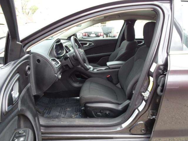 2016 Chrysler 200 Limited 4Dr Sedan